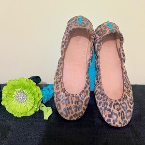 Very good condition Tieks leopard size 8